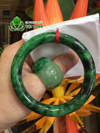 Vòng ngọc phỉ thúy bản liền màu xanh
