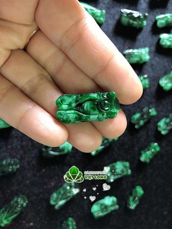 ve sầu ngọc phỉ thúy tự nhiên 100% 