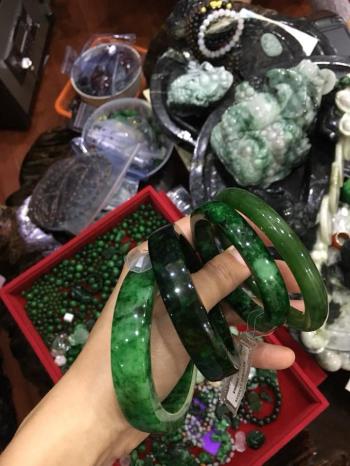 VÒNG NGỌC PHỈ THÚY A BẢN LIỀN